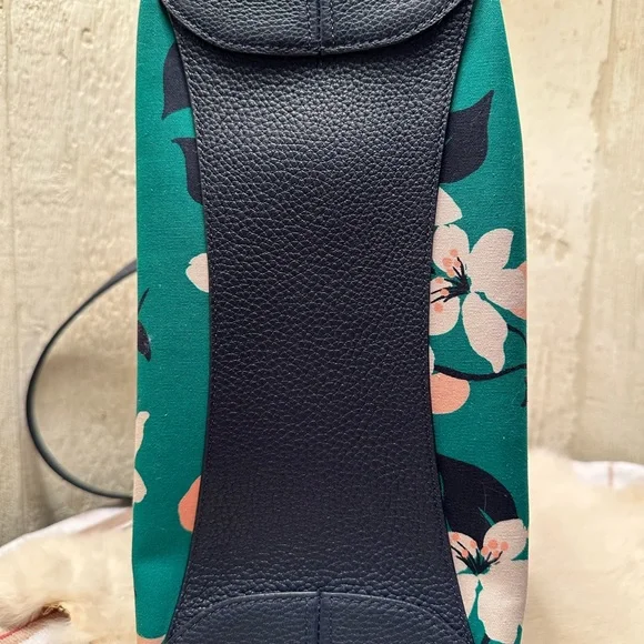 Kate Spade Leila Medium in  Lily Blooms Green Multi Shoulder Bag - Picture 4 of 4